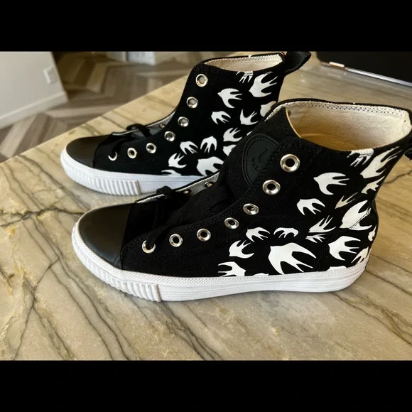 McQueen Hi Top Sneakers Black White Sparrows Brand New - Picture 4 of 11